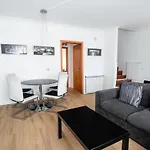 Hébergement de vacances 6pax Baby Friendly Near Dino Park&beaches São Bartolomeu