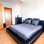 Hébergement de vacances 6pax Baby Friendly Near Dino Park&beaches São Bartolomeu