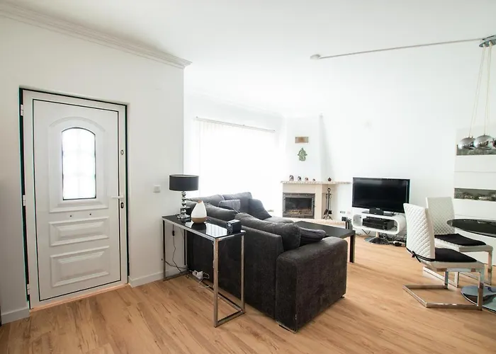 Сasa de vacaciones 6pax Baby Friendly Near Dino Park&beaches São Bartolomeu